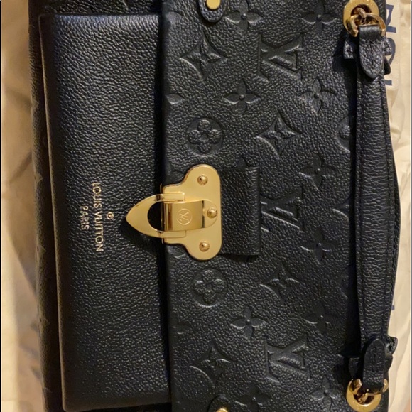 Louis Vuitton - Picture 1 of 8